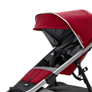 Thule Urban Glide 2 posiada pięciopunktowe pasy bezpieczeństwa zapewniające bezpieczną jazdę